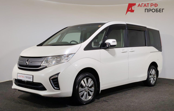 Honda Stepwgn 2016 года с пробегом 155 200 км, фото 1