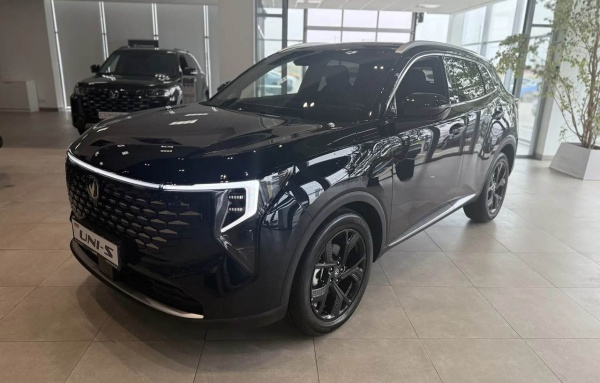 Changan UNI-S IV 1.5T робот. Люкс полный привод 26 г.в