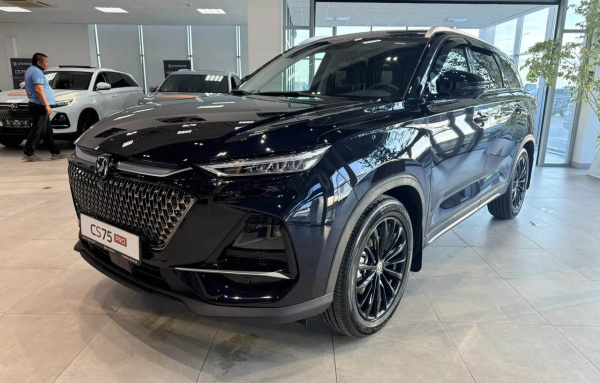 Changan CS75PRO 1.5T робот. Техно передний привод 7 мест 26 г.в.