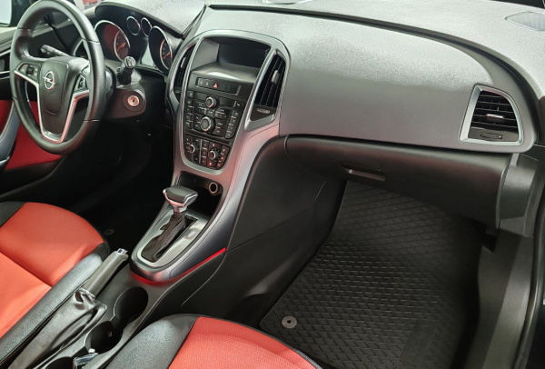 Opel Astra GTC 2012 года с пробегом 163 596 км, фото 15