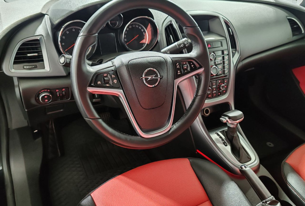 Opel Astra GTC 2012 года с пробегом 163 596 км, фото 12