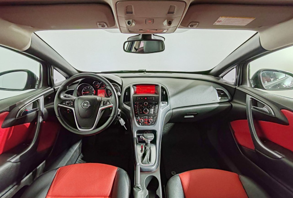 Opel Astra GTC 2012 года с пробегом 163 596 км, фото 10